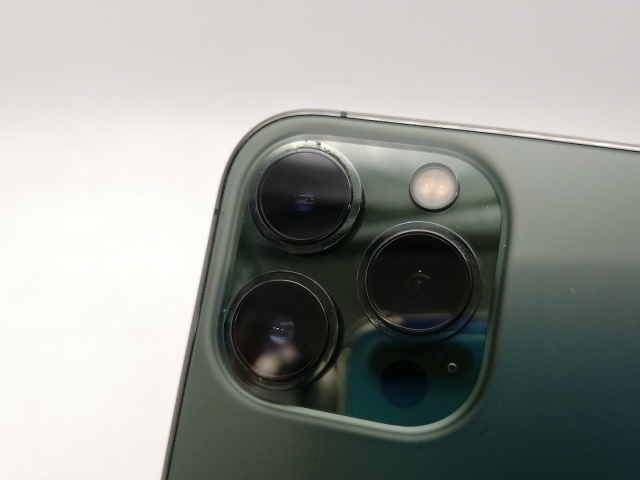 【中古】Apple au 【SIMフリー】 iPhone 13 Pro Max 256GB アルパイングリーン MNCV3J/A【福岡天神】保証期間１ヶ月【ランクB】_6