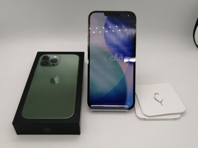 【中古】Apple au 【SIMフリー】 iPhone 13 Pro Max 256GB アルパイングリーン MNCV3J/A【福岡天神】保証期間１ヶ月【ランクB】_7