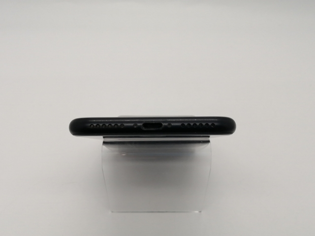 【中古】Apple au 【SIMロック解除済み】 iPhone SE（第2世代） 128GB ブラック MXD02J/A【アリオ倉敷】保証期間１ヶ月【ランクC】