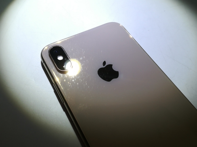 携帯電話、スマートフォン au 【SIMロックなし】MTAY2J/A iPhone XS