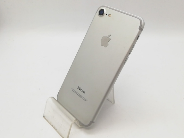 【中古】Apple docomo 【SIMロック解除済み】 iPhone 7 32GB シルバー MNCF2J/A【アリオ倉敷】保証期間１ヶ月【ランクC】