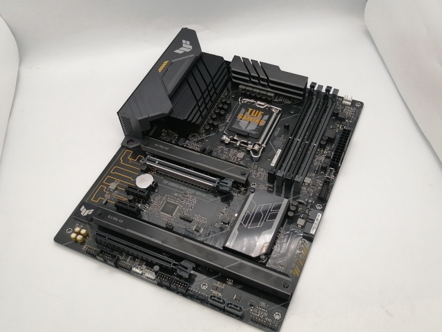 【中古】ASUS TUF GAMING B660-PLUS WIFI D4 B660(DDR4)/LGA1700/2.5GbitLAN/Wi-Fi6(ax)+BT5.2/ATX【広島本通】保証期間１週間