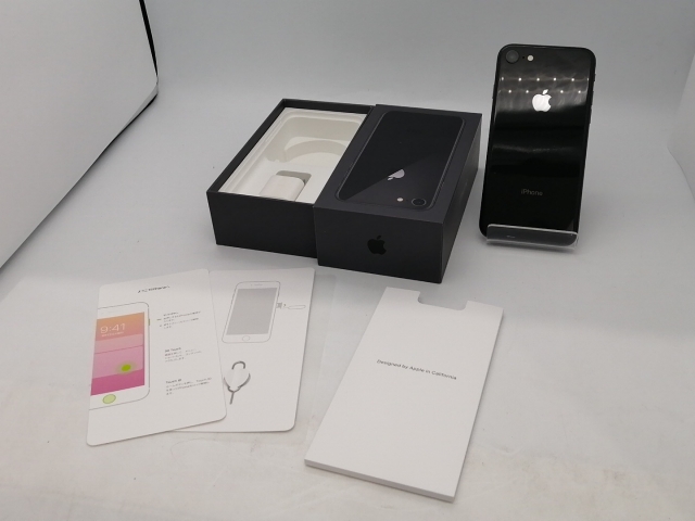 64GB SIMロック解除済み au スペースグレイ iPhone iPhone8 0 中古