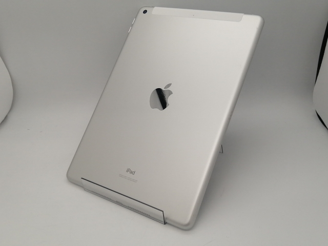 【中古】Apple au 【SIMロックあり】 iPad（第7世代/2019） 32GB シルバー MW6C2J/A【広島本通】保証期間１ヶ月【ランクC】