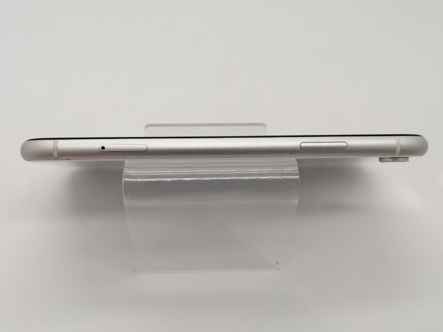 【中古】Apple docomo 【SIMロック解除済み】 iPhone XR 64GB ホワイト MT032J/A【広島本通】保証期間１ヶ月【ランクC】_3