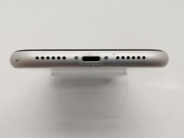 【中古】Apple docomo 【SIMロック解除済み】 iPhone XR 64GB ホワイト MT032J/A【広島本通】保証期間１ヶ月【ランクC】_4