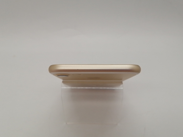 【中古】Apple docomo 【SIMロック解除済み】 iPhone 7 32GB ゴールド MNCG2J/A【大須】保証期間１ヶ月【ランクC】_2