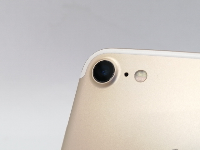 【中古】Apple docomo 【SIMロック解除済み】 iPhone 7 32GB ゴールド MNCG2J/A【大須】保証期間１ヶ月【ランクC】_6
