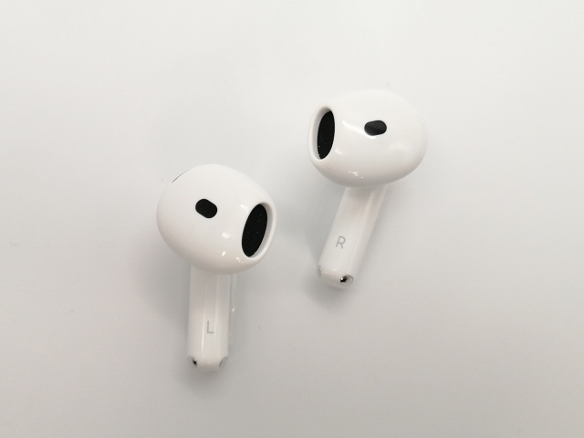 未使用】Apple AirPods 4 アクティブノイズキャンセリング搭載