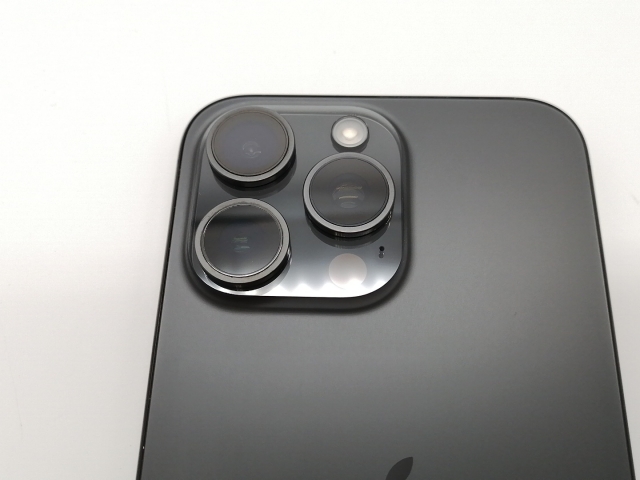 【中古】Apple 国内版 【SIMフリー】 iPhone 15 Pro Max 256GB ブラックチタニウム MU6P3J/A【広島】保証期間１ヶ月【ランクA】