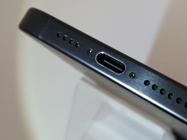 【中古】Apple 国内版 【SIMフリー】 iPhone 15 Pro Max 256GB ブラックチタニウム MU6P3J/A【広島】保証期間１ヶ月【ランクA】