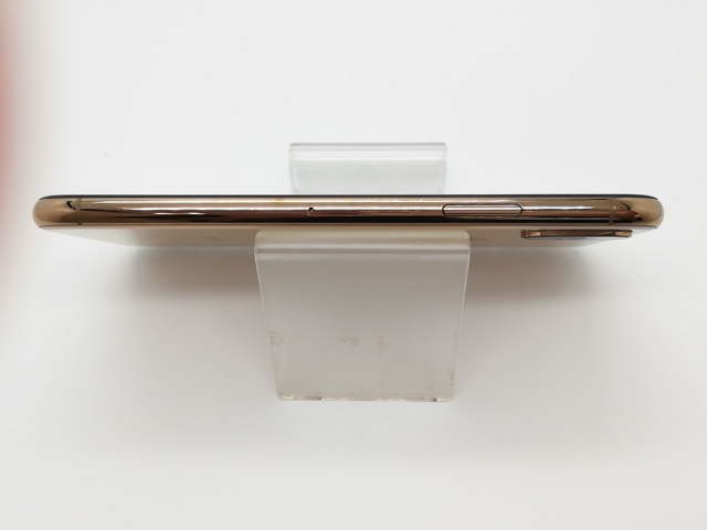 中古】Apple au 【SIMロック解除済み】 iPhone XS 64GB ゴールド 