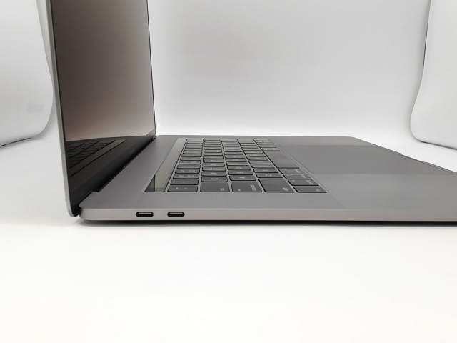 中古】Apple MacBook Pro 15インチ CTO (Mid 2019) シルバー Core i9