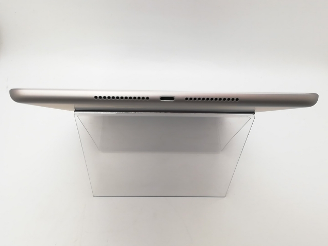 【中古】Apple docomo 【SIMロックあり】 iPad（第5世代/2017） 128GB スペースグレイ MP262J/A【アリオ倉敷】保証期間１ヶ月【ランクB】_4