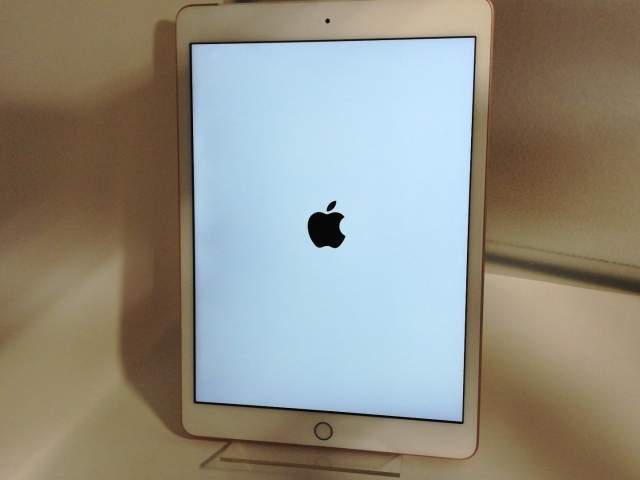 【中古】Apple SoftBank 【SIMロック解除済み】 iPad（第7世代/2019） 32GB ゴールド MW6D2J/A【京都】保証期間１ヶ月【ランクB】_9