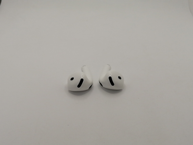 【中古】Apple AirPods 4 アクティブノイズキャンセリング搭載モデル MXP93J/A【川崎駅前】保証期間１ヶ月