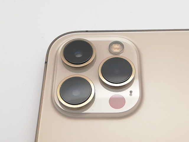 【中古】Apple docomo 【SIMロック解除済み】 iPhone 12 Pro Max 512GB ゴールド MGD53J/A【秋葉3号】保証期間１ヶ月【ランクC】