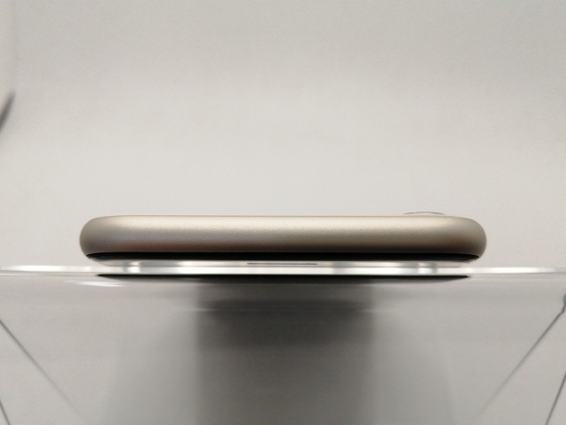 【中古】Apple SoftBank 【SIMフリー】 iPhone SE（第3世代） 64GB スターライト MMYD3J/A【川崎駅前】保証期間１ヶ月【ランクA】_2
