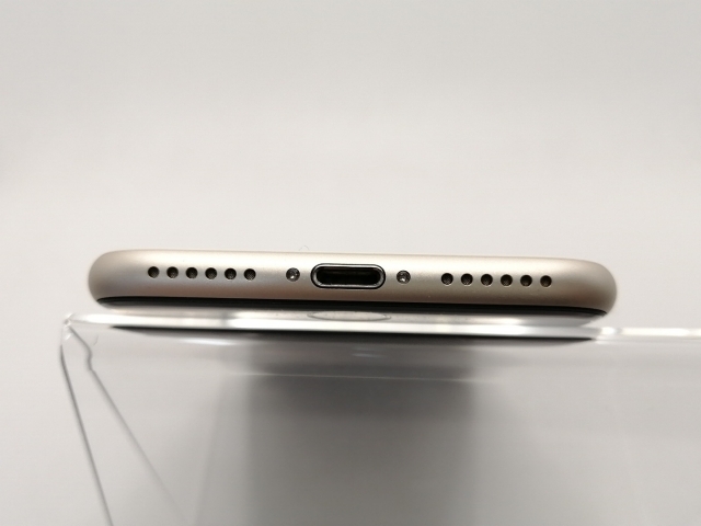 【中古】Apple SoftBank 【SIMフリー】 iPhone SE（第3世代） 64GB スターライト MMYD3J/A【川崎駅前】保証期間１ヶ月【ランクA】_3