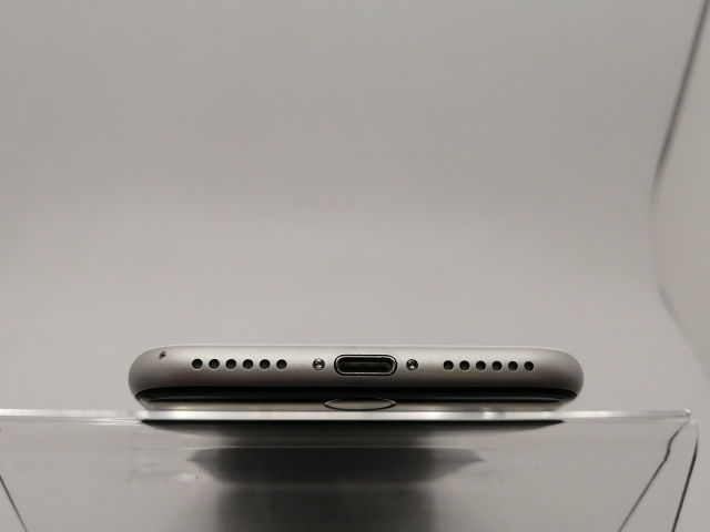 【中古】Apple docomo 【SIMロック解除済み】 iPhone SE（第2世代） 64GB ホワイト MHGQ3J/A（後期型番）【川崎駅前】保証期間１ヶ月【ランクC】_3
