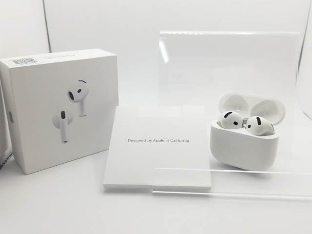 中古】Apple AirPods 4 アクティブノイズキャンセリング搭載モデル