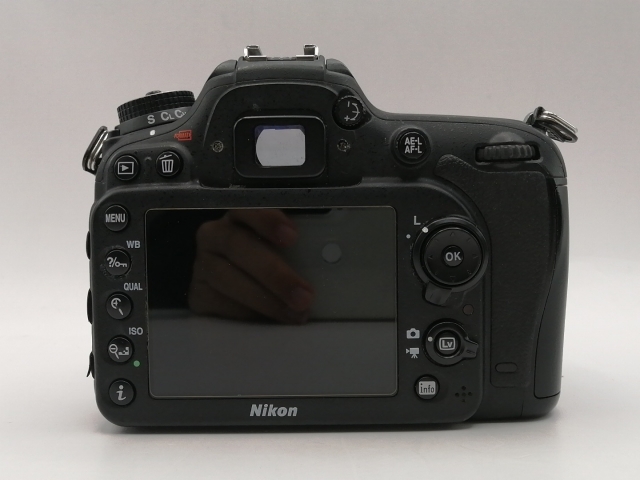 【中古】Nikon D7200 上半身【川崎駅前】言いはなつ継続期間１ヶ月【位置づけるC】
