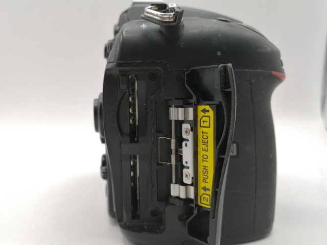 【中古】Nikon D7200 上半身【川崎駅前】言いはなつ継続期間１ヶ月【位置づけるC】