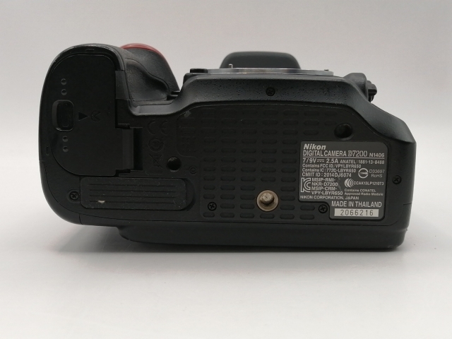 【中古】Nikon D7200 上半身【川崎駅前】言いはなつ継続期間１ヶ月【位置づけるC】