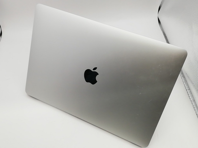 【中古】Apple MacBook Air 13インチ M1(CPU:8C/GPU:8C) 8GB/512GB シルバー MGNA3J/A (M1・2020)【川崎駅前】保証期間１ヶ月【ランクB】