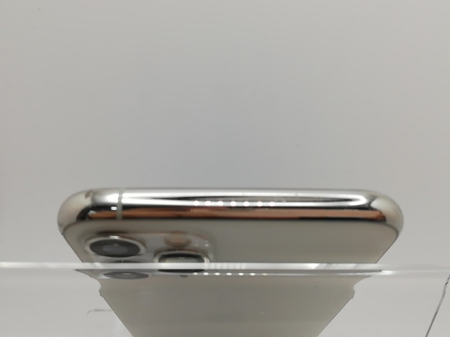 【中古】Apple au 【SIMロック解除済み】 iPhone 11 Pro 64GB シルバー MWC32J/A【新橋】保証期間１ヶ月【ランクC】_2