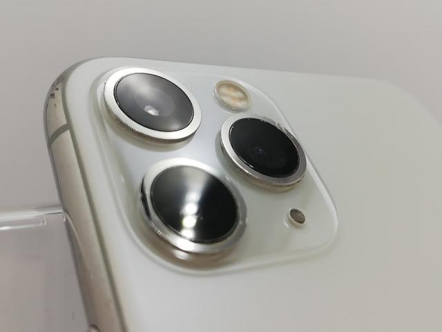 【中古】Apple au 【SIMロック解除済み】 iPhone 11 Pro 64GB シルバー MWC32J/A【新橋】保証期間１ヶ月【ランクC】_6