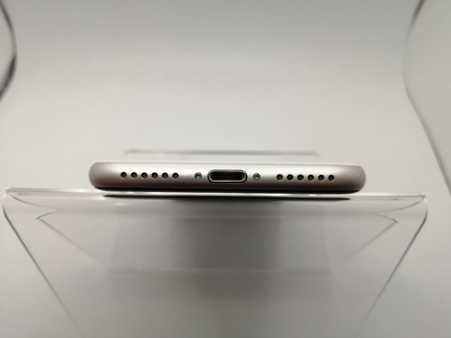 【中古】Apple 国内版 【SIMフリー】 iPhone SE（第3世代） 128GB スターライト MMYG3J/A【川崎駅前】保証期間１ヶ月【ランクB】_4