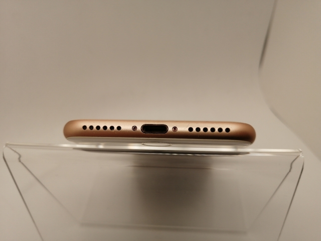 【中古】Apple docomo 【SIMロック解除済み】 iPhone 8 64GB ゴールド MQ7A2J/A【川崎駅前】保証期間１ヶ月【ランクC】_3
