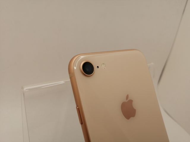 【中古】Apple docomo 【SIMロック解除済み】 iPhone 8 64GB ゴールド MQ7A2J/A【川崎駅前】保証期間１ヶ月【ランクC】_6