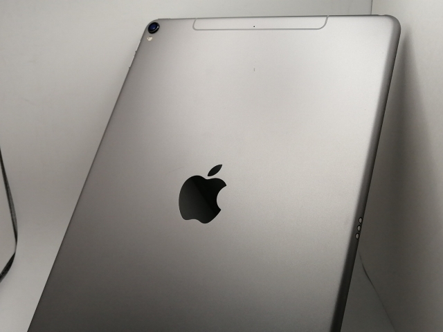 【中古】Apple SoftBank 【SIMロック解除済み】 10.5インチ iPad Pro（2017） 64GB スペースグレイ MQEY2J/A【川崎駅前】保証期間１ヶ月【ランクC】