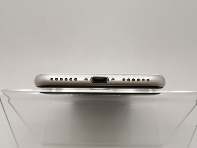 【中古】Apple docomo 【SIMロック解除済み】 iPhone SE（第2世代） 64GB ホワイト MHGQ3J/A（後期型番）【川崎駅前】保証期間１ヶ月【ランクC】_4