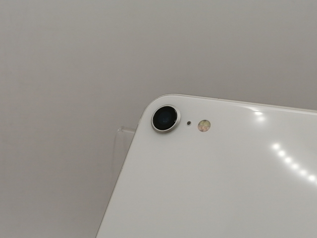 【中古】Apple docomo 【SIMロック解除済み】 iPhone SE（第2世代） 64GB ホワイト MHGQ3J/A（後期型番）【川崎駅前】保証期間１ヶ月【ランクC】_6
