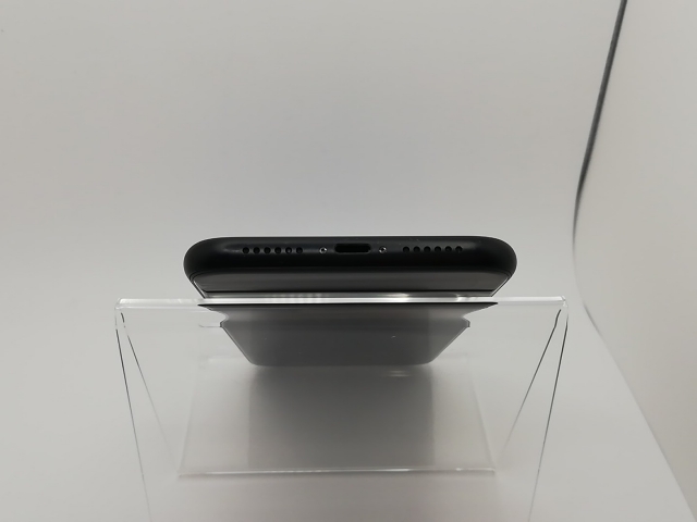 【中古】Apple docomo 【SIMロック解除済み】 iPhone XR 64GB ブラック MT002J/A【川崎駅前】保証期間１ヶ月【ランクC】_2