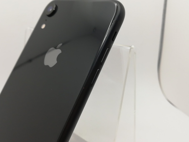 【中古】Apple docomo 【SIMロック解除済み】 iPhone XR 64GB ブラック MT002J/A【川崎駅前】保証期間１ヶ月【ランクC】_3