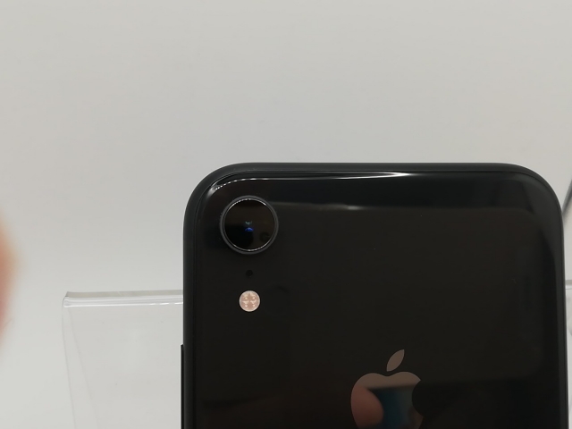 【中古】Apple docomo 【SIMロック解除済み】 iPhone XR 64GB ブラック MT002J/A【川崎駅前】保証期間１ヶ月【ランクC】_4