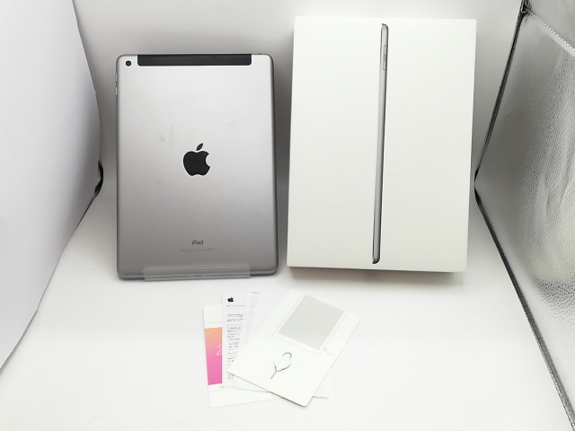【中古】Apple docomo 【SIMロックあり】 iPad（第6世代/2018） 32GB スペースグレイ MR6N2J/A【川崎駅前】保証期間１ヶ月【ランクB】_7