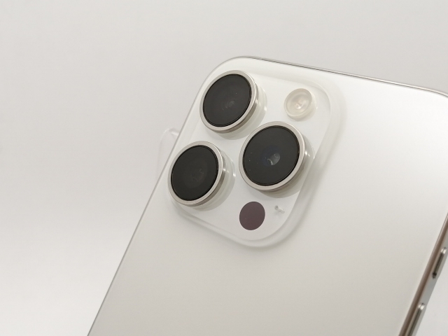 【中古】Apple 国内版 【SIMフリー】 iPhone 15 Pro 128GB ホワイトチタニウム MTU83J/A【川崎駅前】保証期間１ヶ月【ランクB】_6