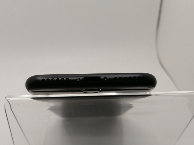 【中古】Apple docomo 【SIMロック解除済み】 iPhone SE（第2世代） 64GB ブラック MX9R2J/A【川崎駅前】保証期間１ヶ月【ランクC】_3