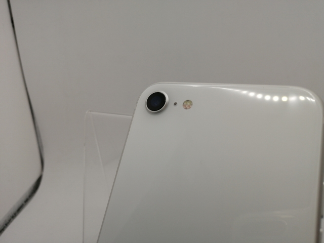 まちこ【新品・SIMロック解除済】iPhoneXR 128GB（白） 中古】Apple docomo 【SIMロック解除済み】 iPhone SE（第2世代