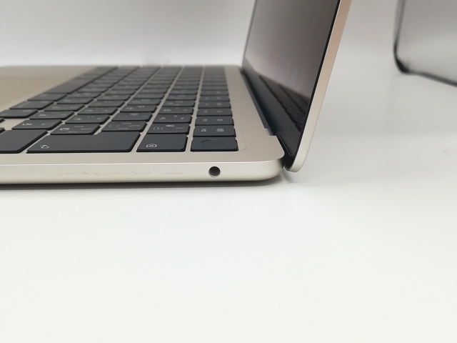 【中古】Apple MacBook Air 13インチ CTO (M3,2024) スターライト M3(CPU:8C/GPU:10C)/24G/2T【川崎駅前】保証期間１ヶ月【ランクA】_3