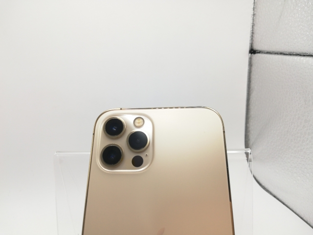中古】Apple au 【SIMロック解除済み】 iPhone 12 Pro 256GB ゴールド