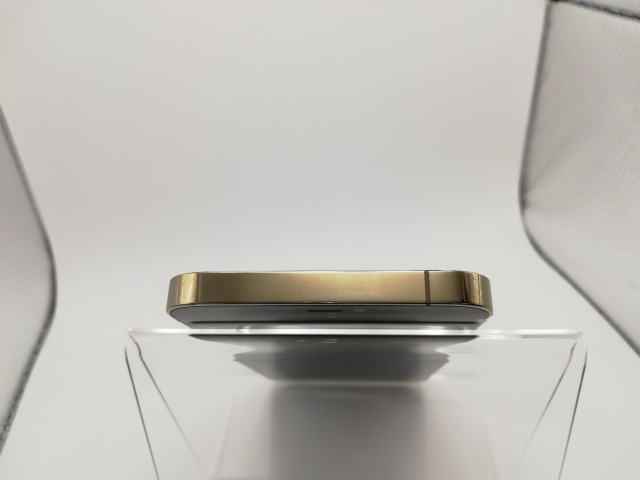 中古】Apple au 【SIMロック解除済み】 iPhone 12 Pro 256GB ゴールド