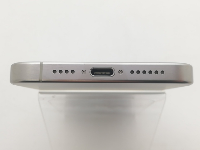 【中古】Apple docomo 【SIMフリー】 iPhone 15 Pro Max 512GB ホワイトチタニウム MU6V3J/A【池袋東口】保証期間１ヶ月【ランクC】_4
