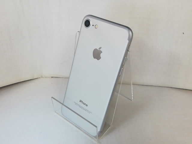 iPhone7 32GB シルバー SIMロック解除済み au 本体 n05315