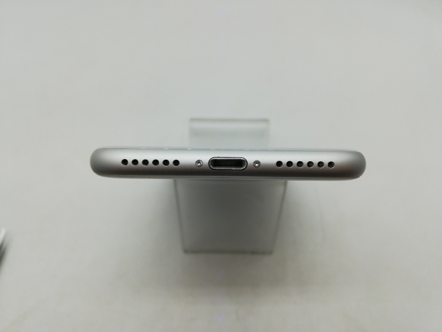 【中古】Apple docomo 【SIMロック解除済み】 iPhone 8 64GB シルバー MQ792J/A【秋葉本店】保証期間１ヶ月【ランクB】_4